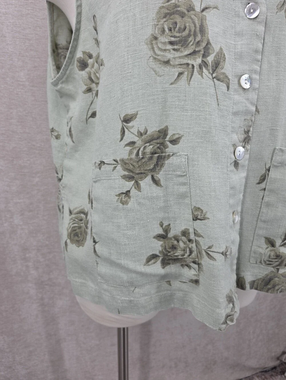 Vintage Linen Sleeveless Sage Green Floral Button-Front Vest Sleeveless Top
